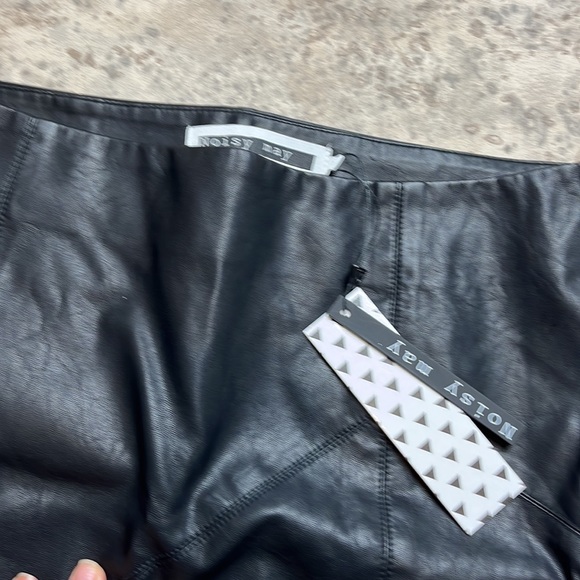 Noisy May Vegan Skirt - Picture 2 of 6